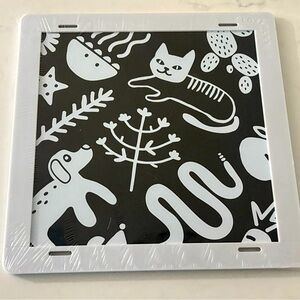 Lovevery black and white photo/mirror frame infants 0-6 months